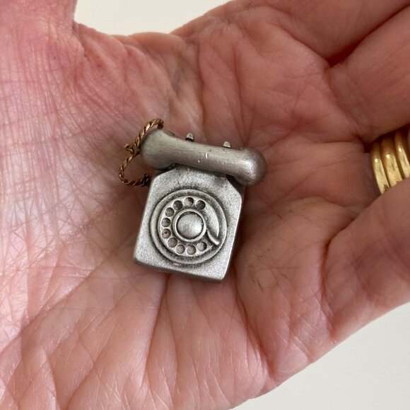 Cute & kitschy vintage rotary phone pin by Jonette Jewelry - Picture 4 of 6